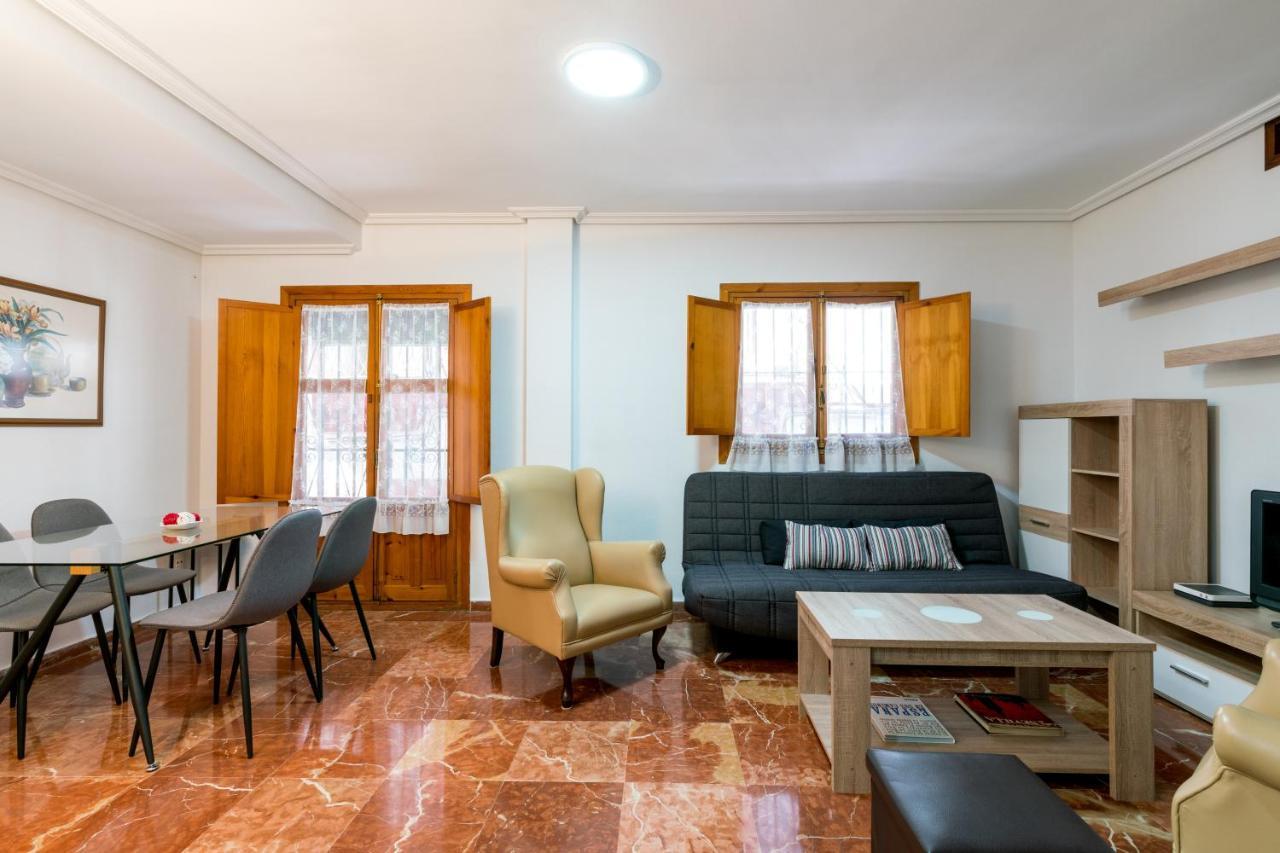 Holi-Rent Estrella Apartment Seville Exterior photo