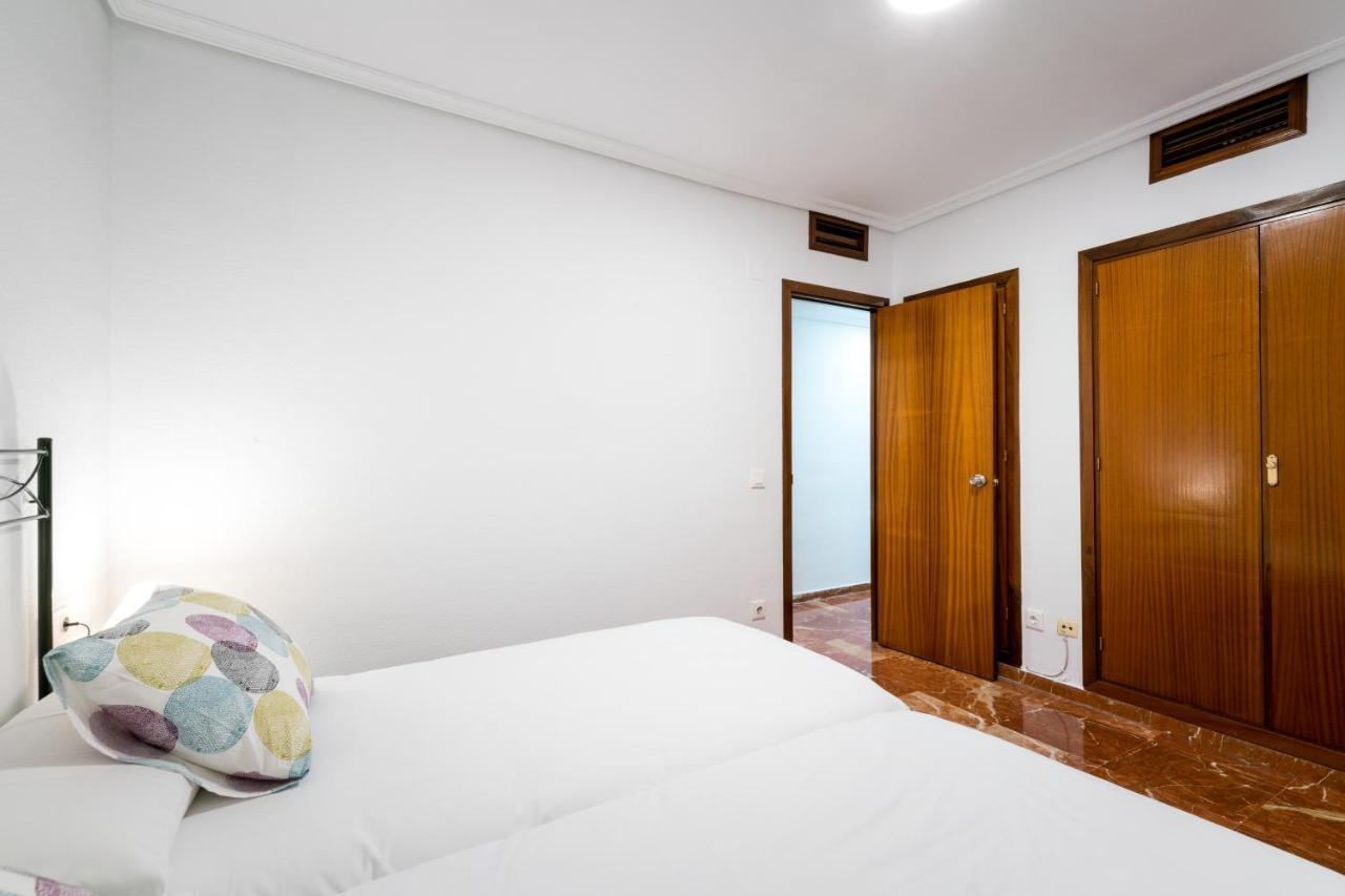 Holi-Rent Estrella Apartment Seville Exterior photo